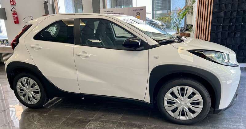 Nuova Toyota Aygo X Active 72 CV (52 kW) 2025 Bianco SUV
