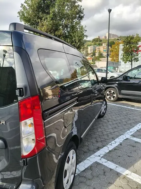 Usata Dacia Dokker Lauréate 75 CV (55 kW) 2018 Grigio Monovolume