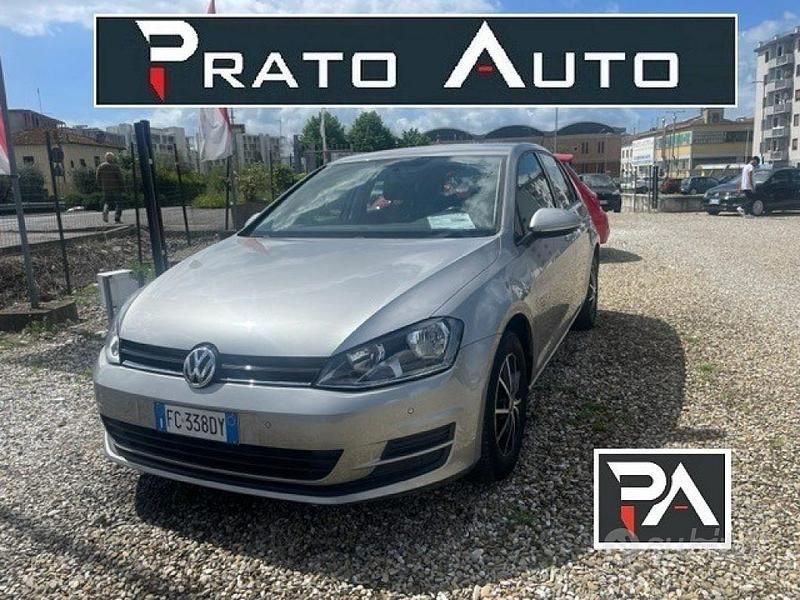 Grigio Usata 2016 VW Golf VII Trendline Tre volumi | 14.900 € (Buon prezzo) - Immagine 1/4