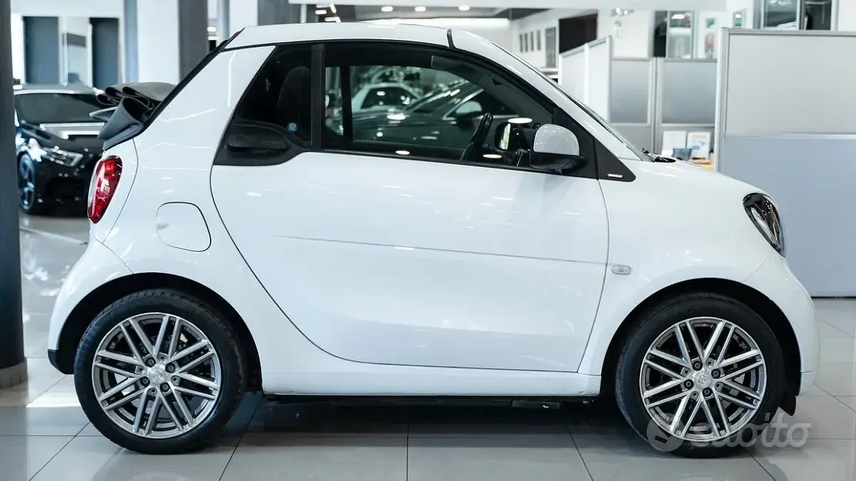 Usata Smart ForTwo Cabrio Brabus 90 CV (66 kW) 2018 Bianco perlato mettallizzato Cabrio