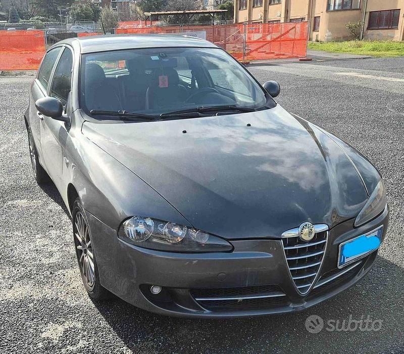 Usata Alfa Romeo 147 116 CV (85 kW) 2009 Grigio Utilitaria