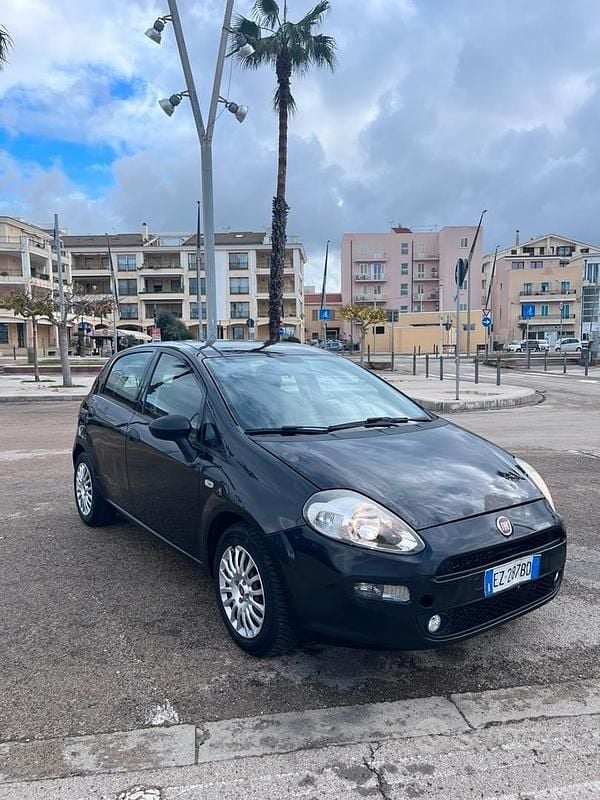 Nero Usata 2015 Fiat Punto Tre volumi | 4000 € - Immagine 1/4