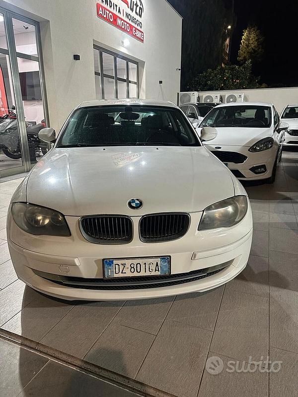 Usata BMW 118 142 CV (104 kW) 2009 Bianco Utilitaria