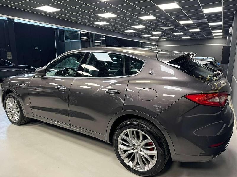 Usata Maserati Levante GranLusso 250 CV (183 kW) 2018 Grigio SUV