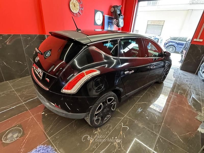 Usata Lancia Delta 190 CV (139 kW) 2010 Nero Utilitaria