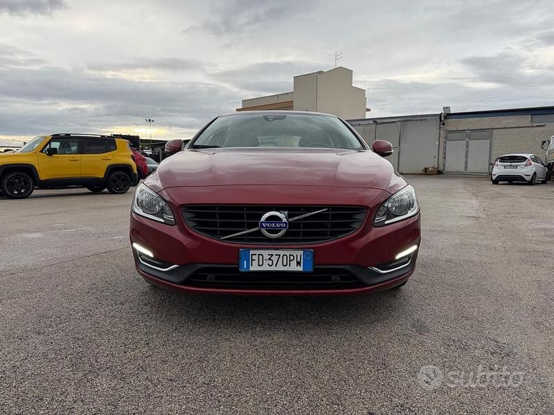 Usata Volvo V60 Summum 150 CV (110 kW) 2016 Marrone Station wagon