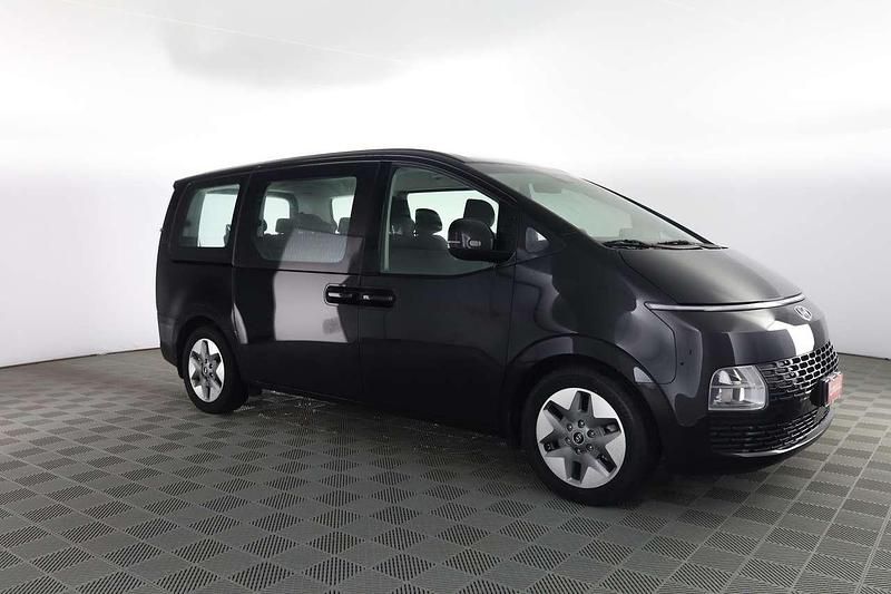 Usata Hyundai Staria 177 CV (130 kW) 2023 Abyss black Monovolume