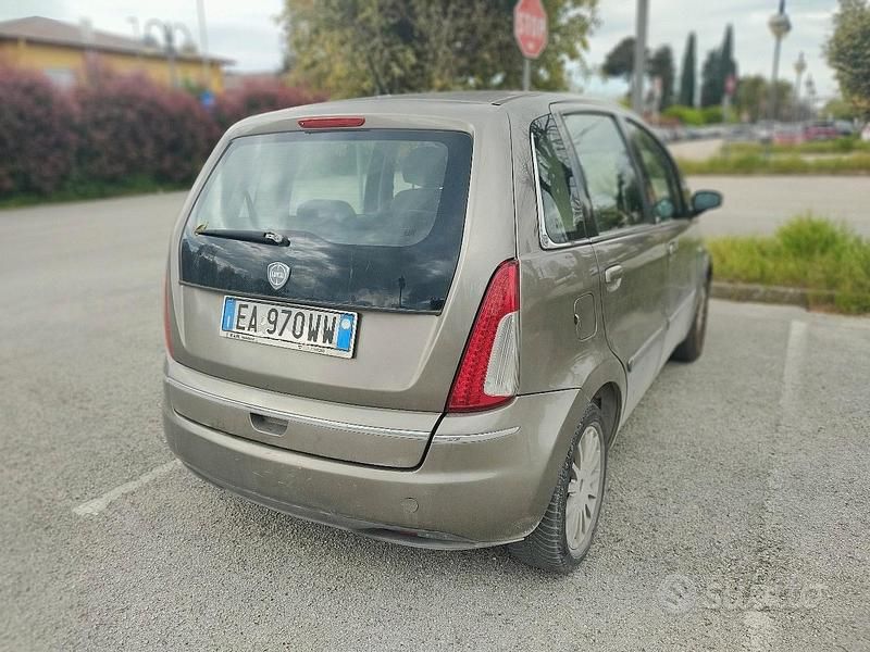 Grigio Usata 2010 Lancia Musa Monovolume | 2400 € (Super prezzo) - Immagine 1/4