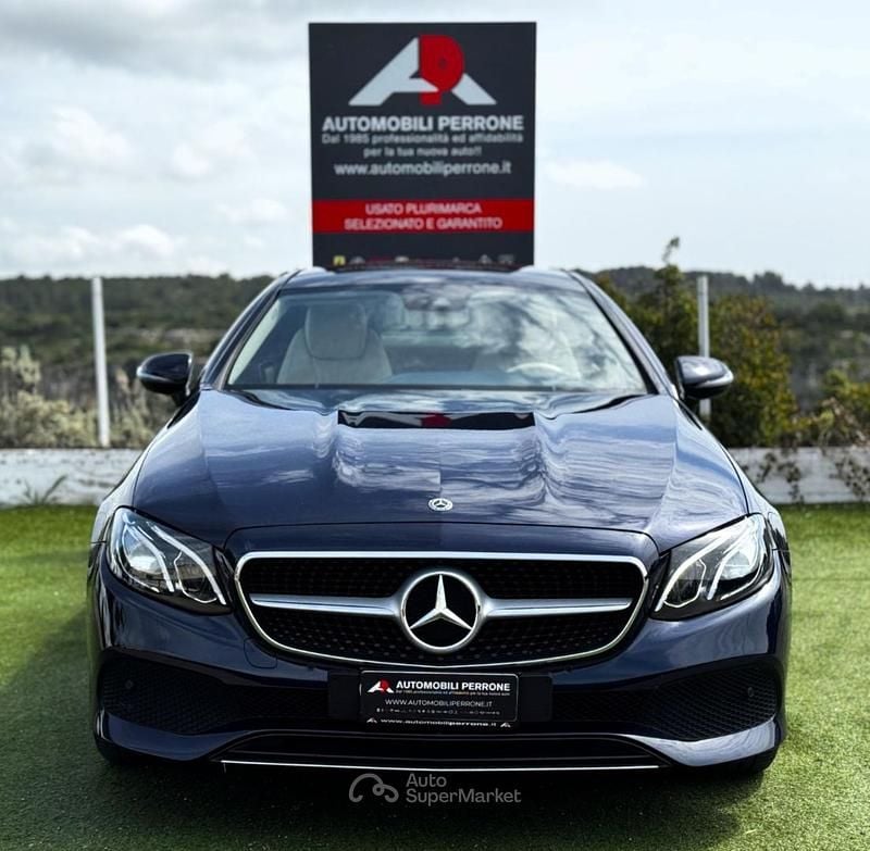 Usata Mercedes E220 194 CV (142 kW) 2018 Blu Coupé