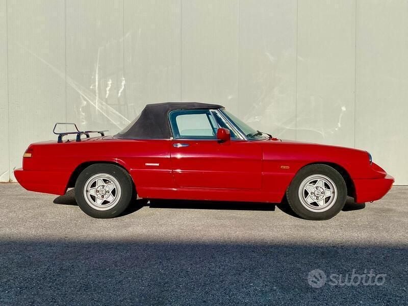 Usata Alfa Romeo Spider 106 CV (77 kW) 1990 Rosso Cabrio