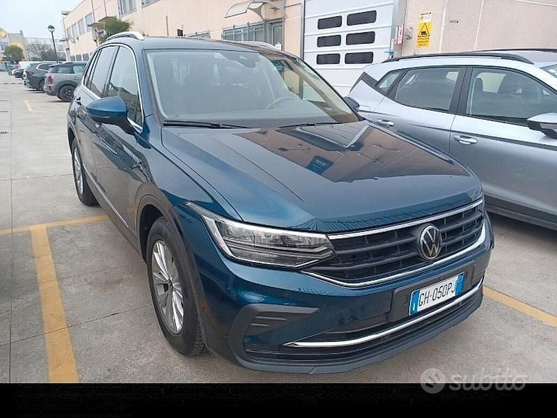 Usata VW Tiguan Life 122 CV (89 kW) 2021 Blu SUV