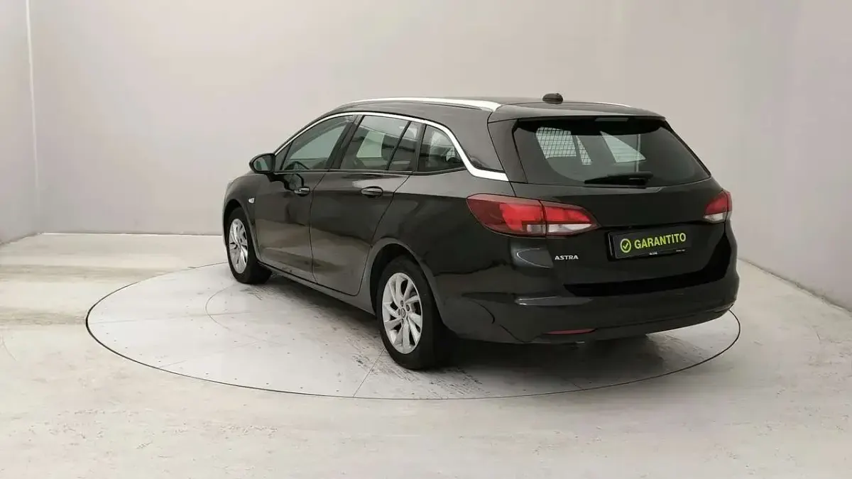 Usata Opel Astra Business Elegance 122 CV (89 kW) 2021 Nero Station wagon