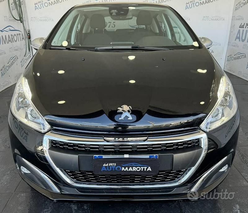 Usata Peugeot 208 Signature Sky 100 CV (73 kW) 2019 Nero Utilitaria