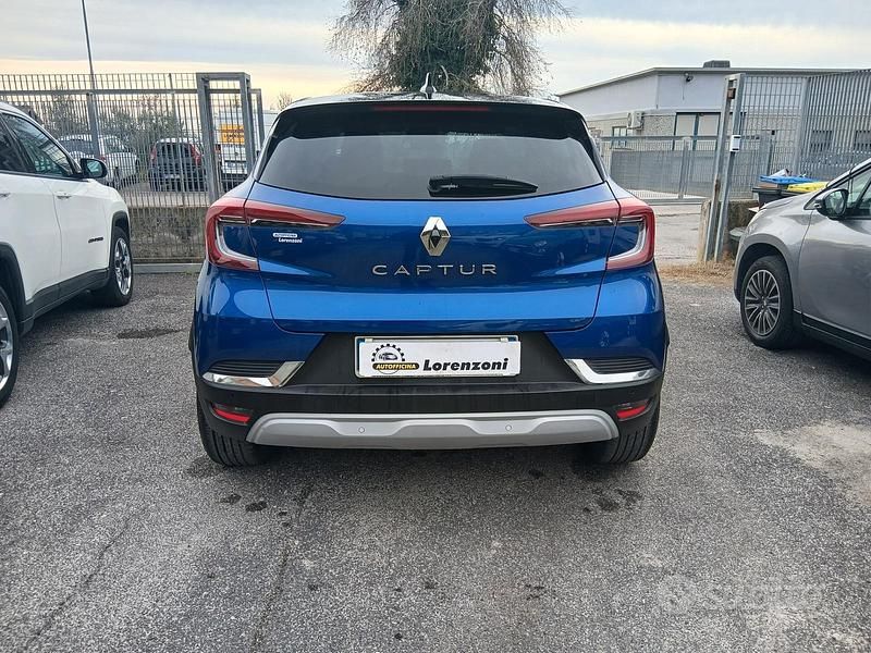 Usata Renault Captur Techno 100 CV (73 kW) 2022 Blu SUV