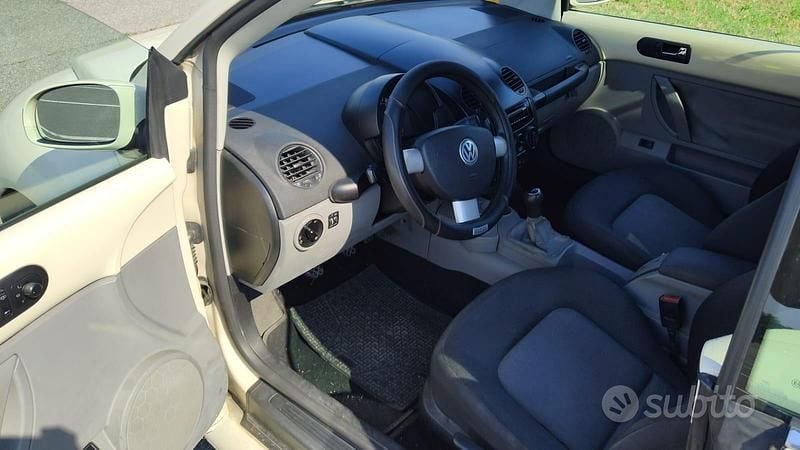 Usata VW New Beetle 75 CV (55 kW) 2003 Utilitaria