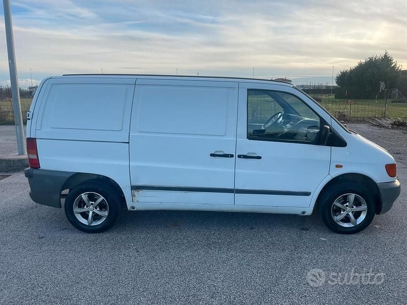 Bianco Usata 1999 Mercedes Vito Furgone | 4000 € - Immagine 1/4