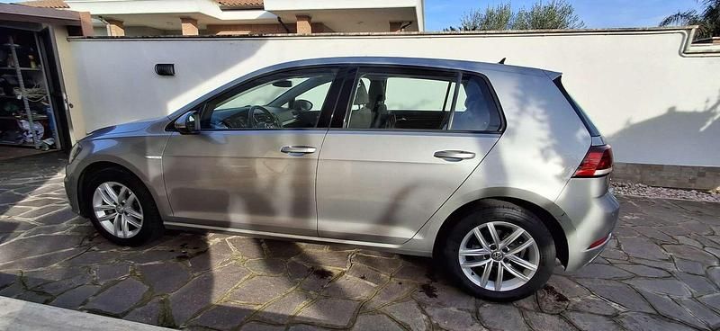 Usata VW Golf VII Highline 110 CV (80 kW) 2018 Berlina