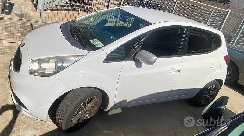 Usata Kia Venga 90 CV (66 kW) 2011 Bianco Utilitaria