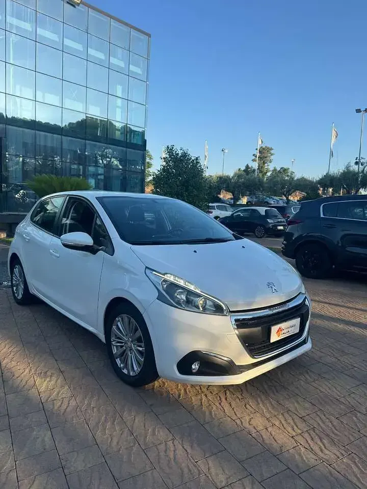 Usata Peugeot 208 Active 102 CV (75 kW) 2019 Bianco Utilitaria