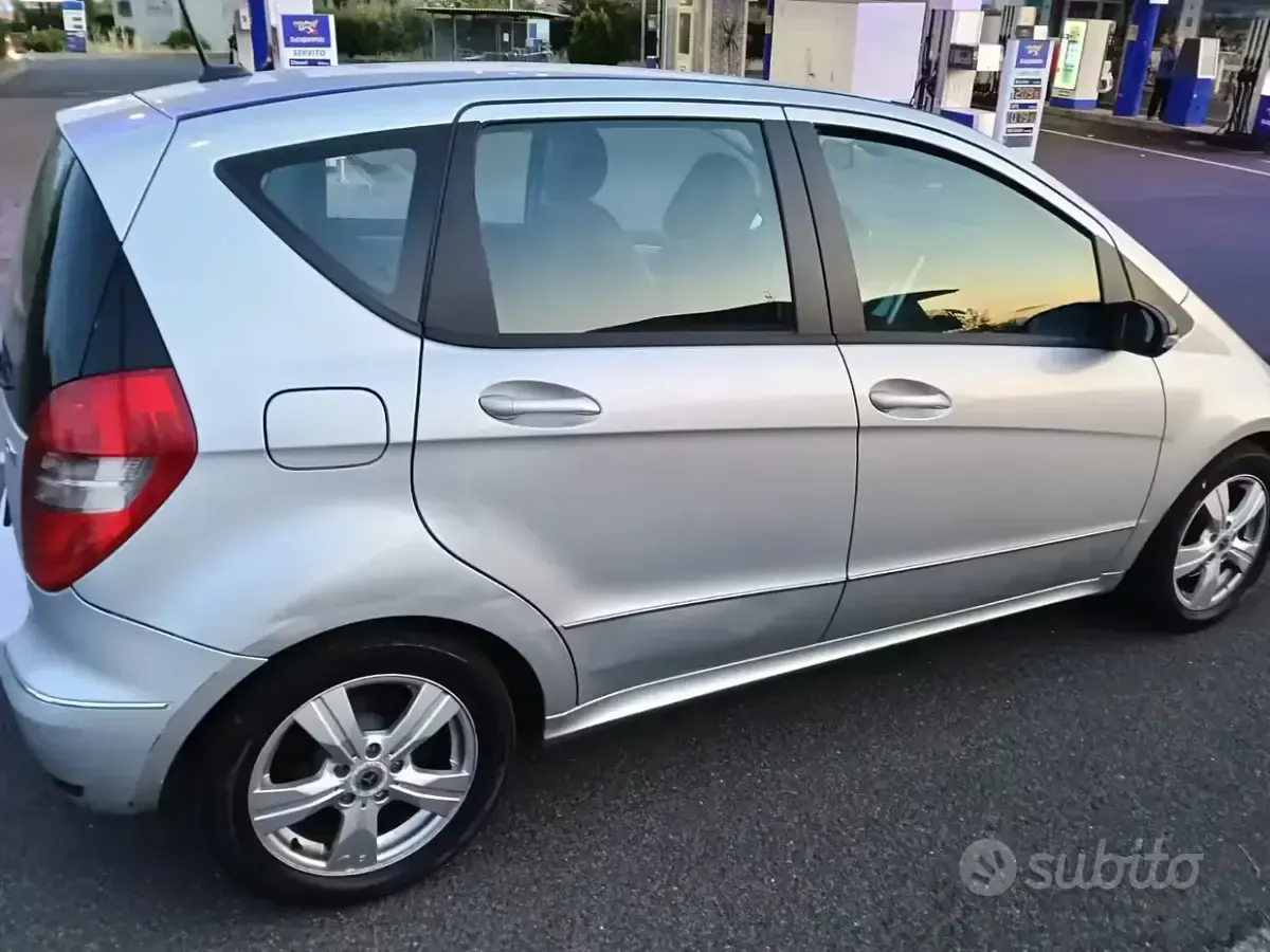 Usata Mercedes A180 116 CV (85 kW) 2009 Grigio Monovolume