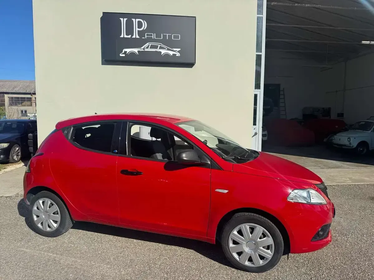 Usata Lancia Ypsilon 69 CV (50 kW) 2018 Rosso Utilitaria