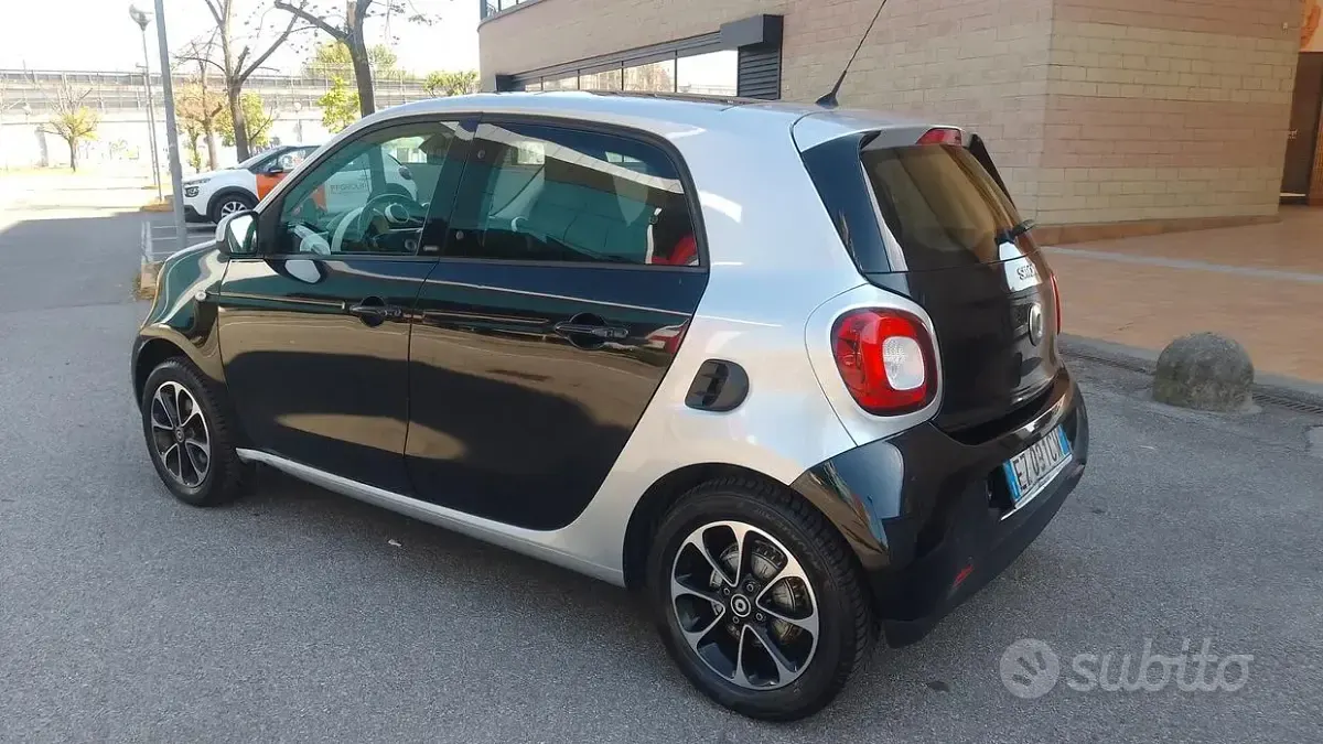 Usata Smart ForFour Passion 71 CV (52 kW) 2015 Nero Utilitaria