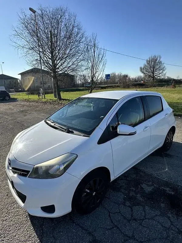 Usata Toyota Yaris 68 CV (50 kW) 2015 Utilitaria