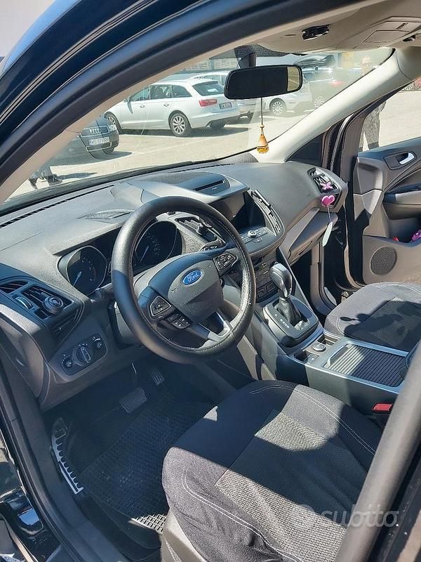 Usata Ford Kuga 136 CV (100 kW) 2019 Nero SUV