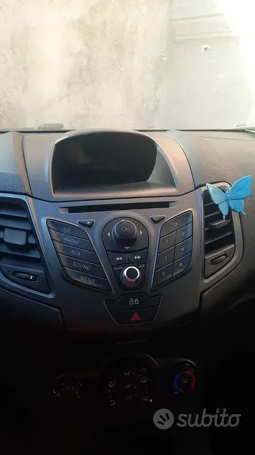 Usata Ford Fiesta 60 CV (44 kW) 2013 Nero Berlina