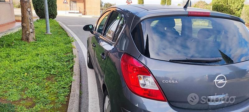 Usata Opel Corsa 95 CV (69 kW) 2012 Grigio Utilitaria