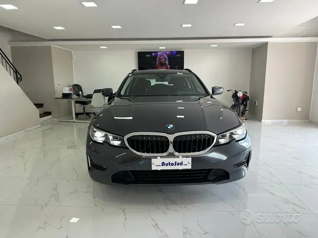 Usata BMW 318 Advantage 150 CV (110 kW) 2022 Grigio Station wagon