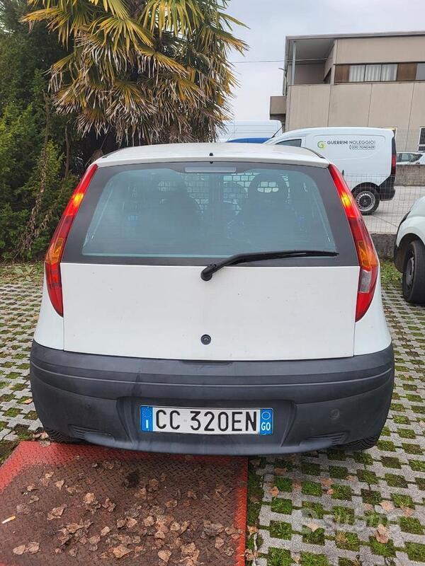 Usato 2002 Fiat Punto 1.9 Diesel 86 CV (2.500 €)