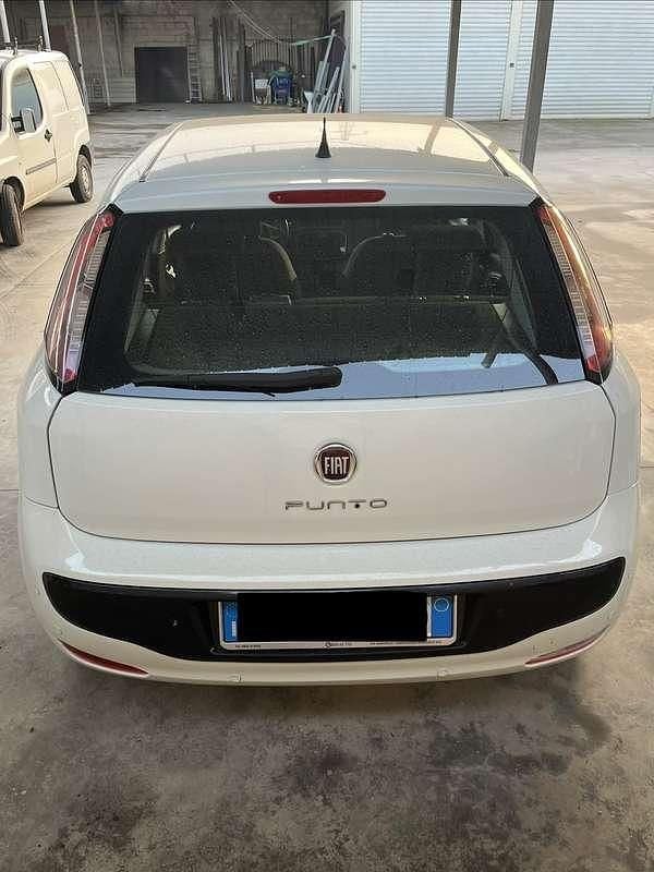 Usata Fiat Punto Evo Dynamic 75 CV (55 kW) 2011 Bianco Utilitaria
