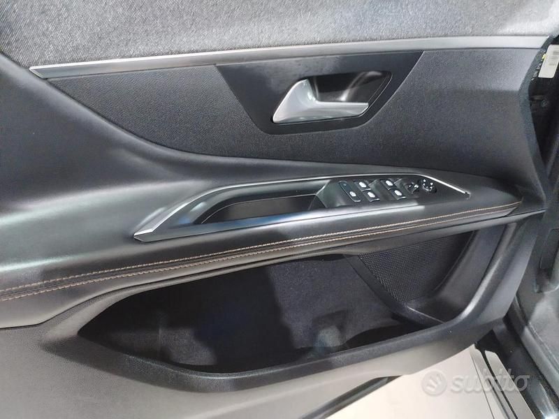 Usata Peugeot 3008 GT-line 130 CV (95 kW) 2018 Nero SUV