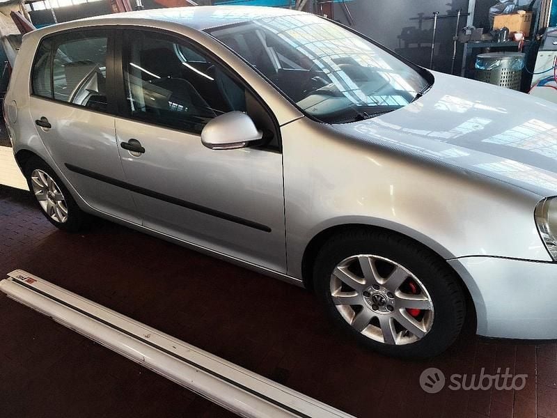 Usata VW Golf IV 105 CV (77 kW) 2005 Grigio Berlina