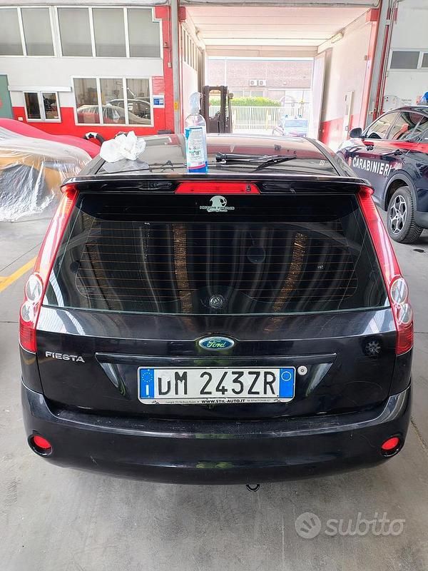 Usata Ford Fiesta 68 CV (50 kW) 2008 Nero Utilitaria