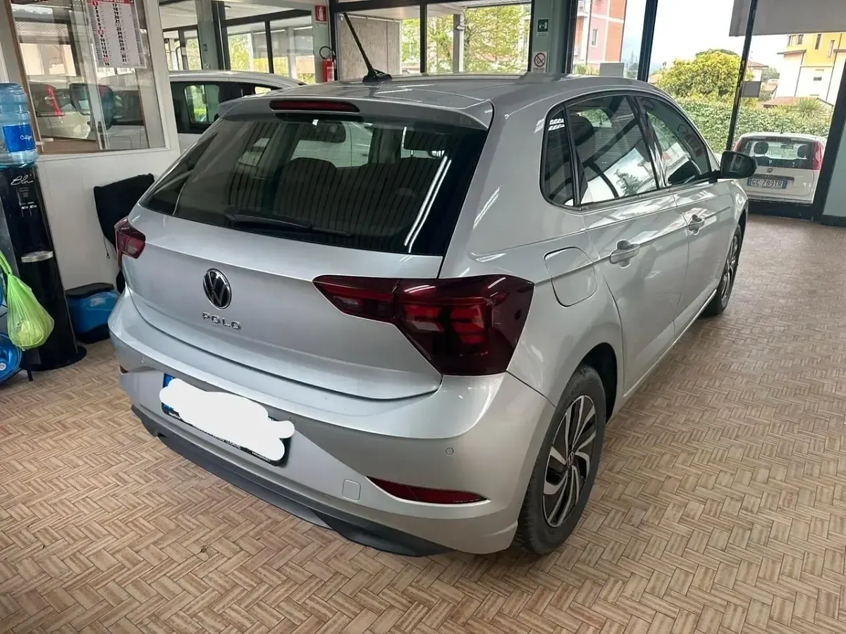 Usata VW Polo 95 CV (69 kW) 2023 Argento Utilitaria