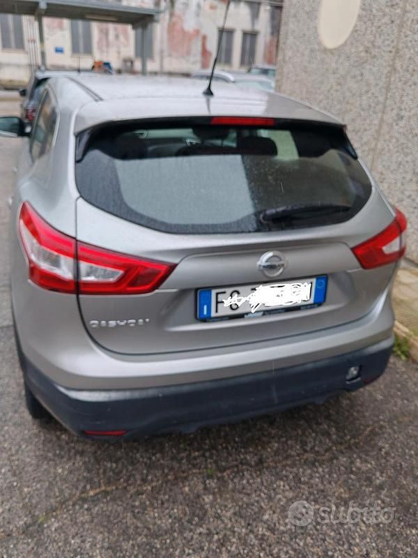 Usata Nissan Qashqai N-Connecta 110 CV (80 kW) 2016 Grigio SUV