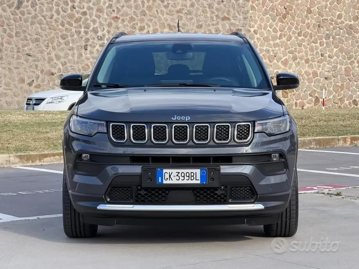 Usata Jeep Compass Limited 131 CV (96 kW) 2022 Grafik grey SUV