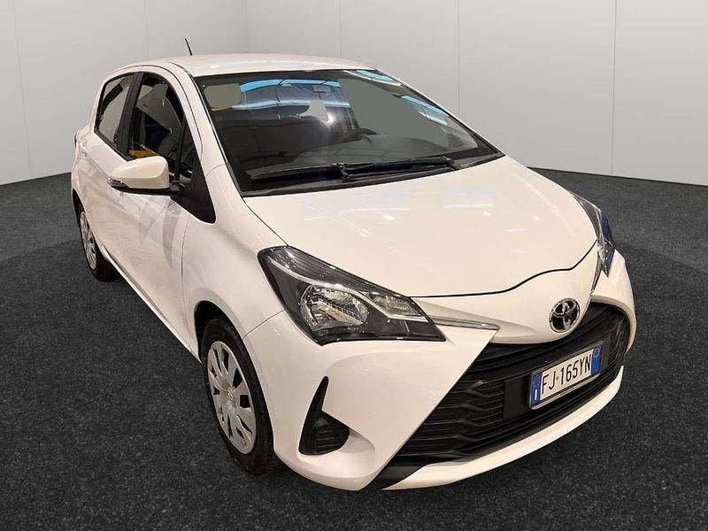 Usata Toyota Yaris Active 69 CV (50 kW) 2017 Bianco Berlina
