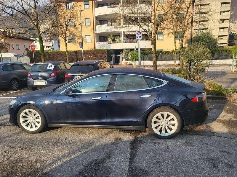 Usata Tesla Model S 135 kW (184 CV) 2014 Blu/azzurro Utilitaria