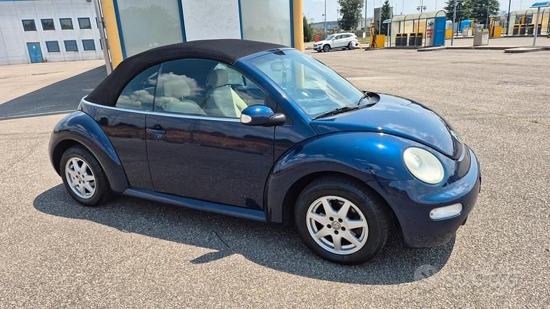 Usata VW New Beetle 101 CV (74 kW) 2005 Blu Utilitaria