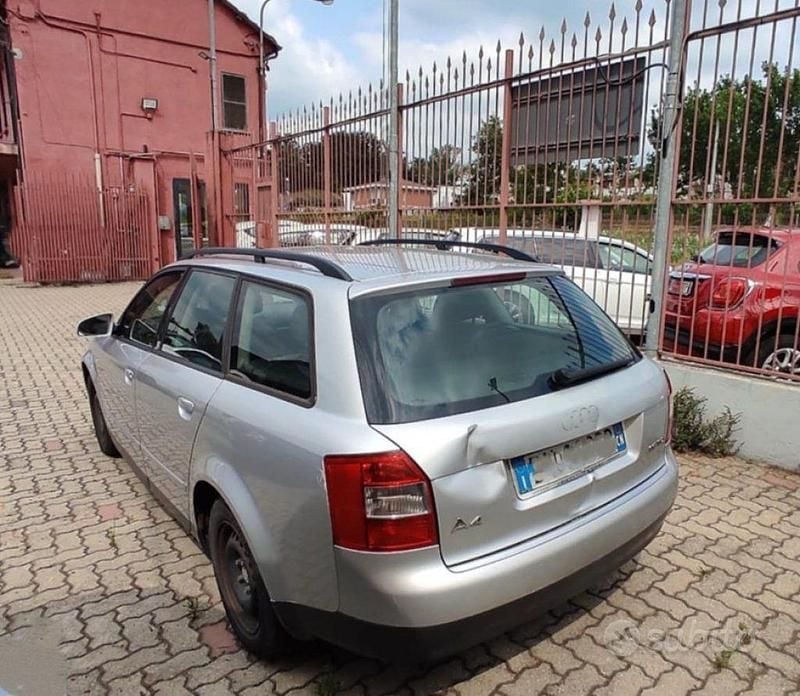 Usata Audi A4 130 CV (95 kW) 2002 Grigio Station wagon