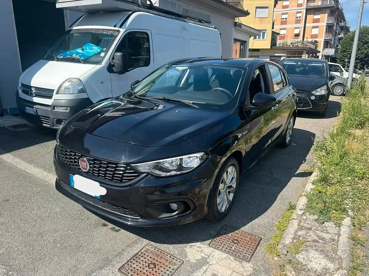 Usata Fiat Tipo Lounge 120 CV (88 kW) 2016 Nero Berlina