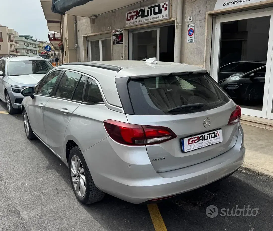 Usata Opel Astra Innovation 110 CV (80 kW) 2018 Grigio Berlina