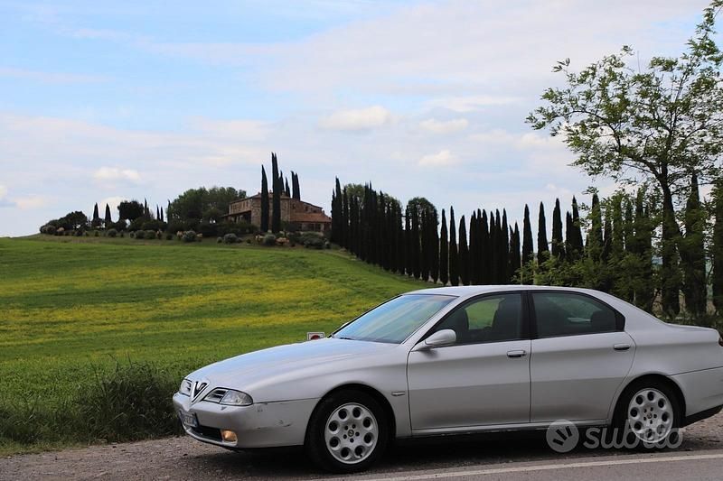 Grigio Usata 2000 Alfa Romeo 166 Tre volumi | 1900 € (Buon prezzo) - Immagine 1/4