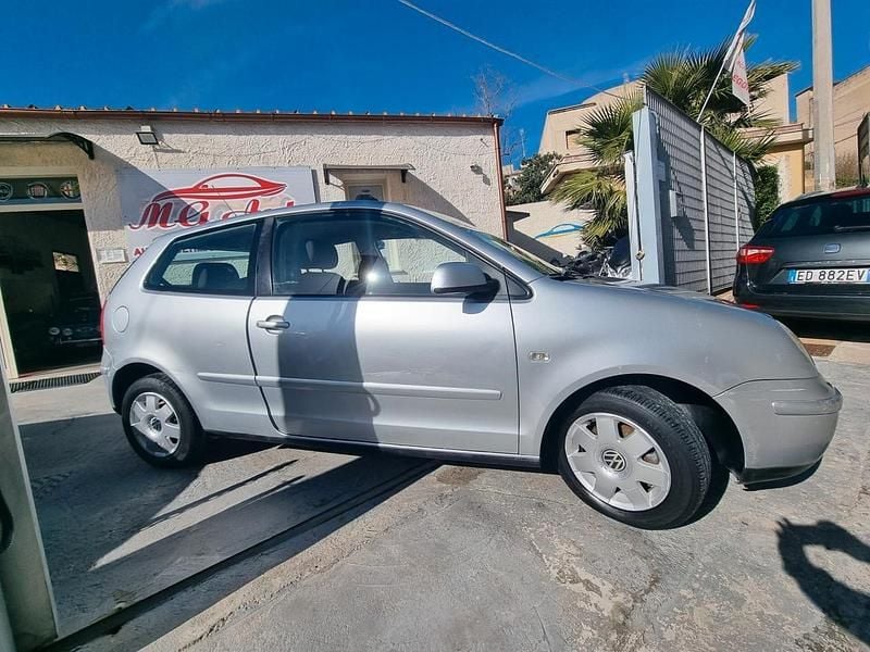 Usata VW Polo Comfortline 64 CV (47 kW) 2004 Argento Berlina