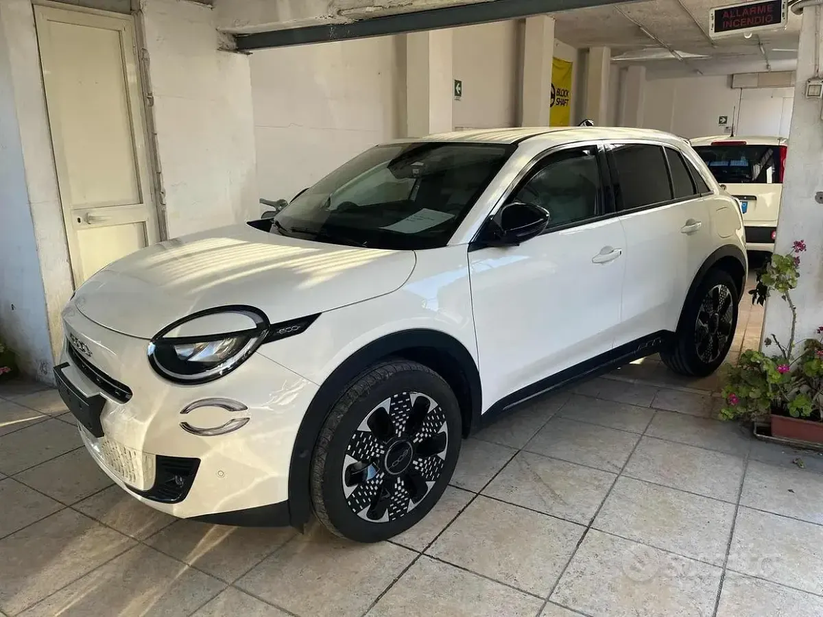 Usata Fiat 600 La Prima 101 CV (74 kW) 2025 Vari colori SUV