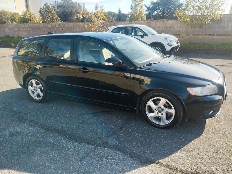 Usata Volvo V50 109 CV (80 kW) 2012 Nero Station wagon