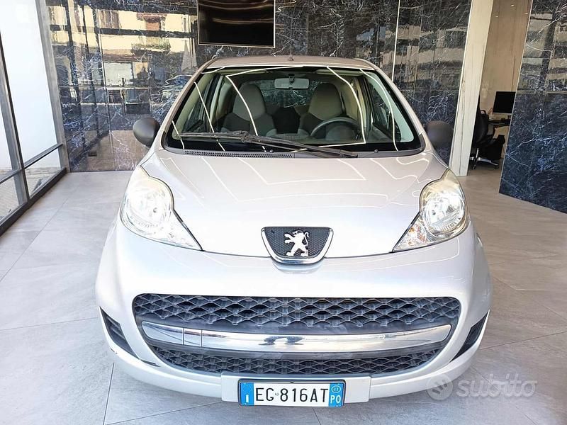 Usata Peugeot 107 Access 68 CV (50 kW) 2011 Grigio Utilitaria